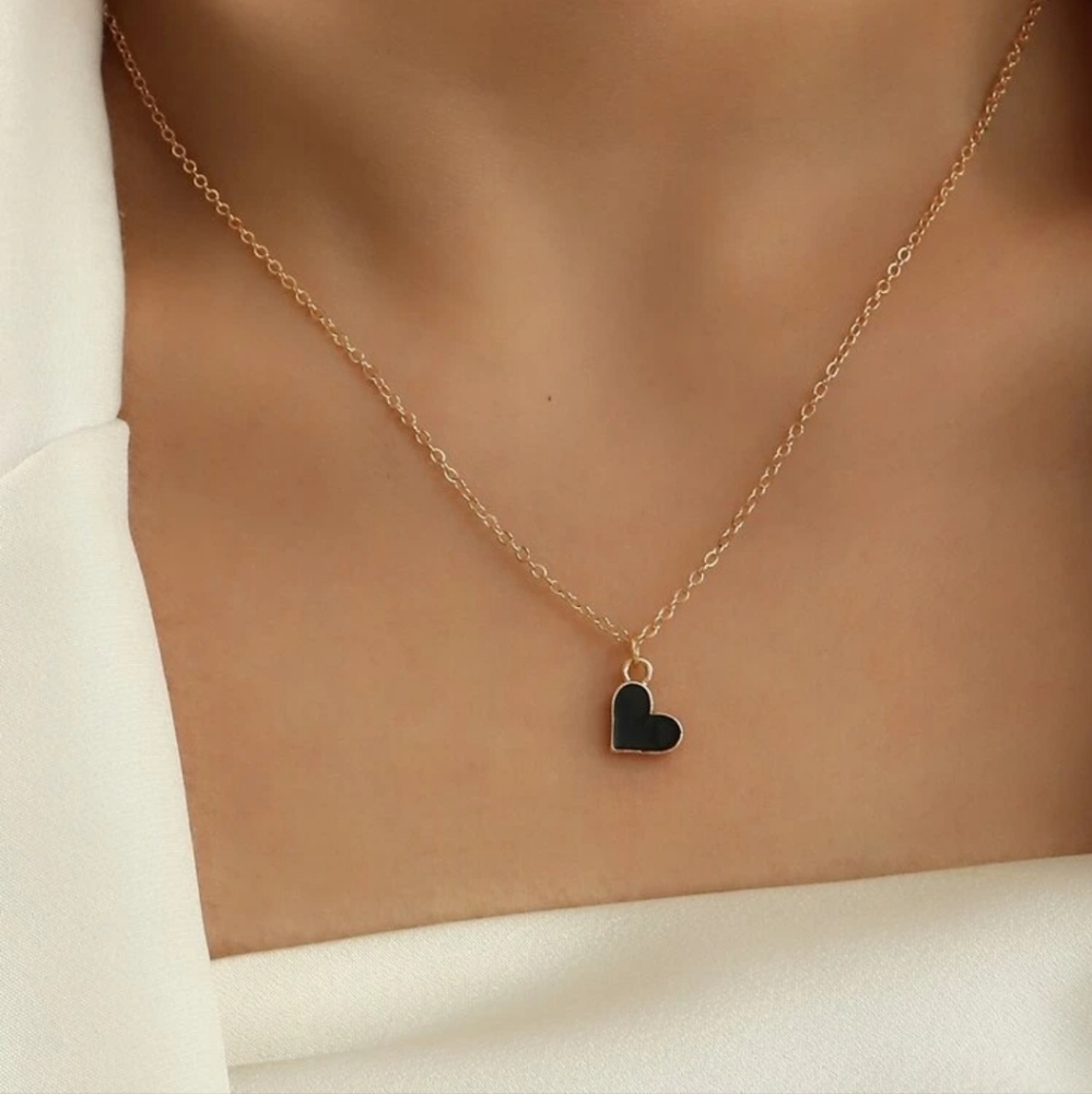🖤🖤BACK IN STOCK🖤🖤Black Hanging Heart Necklace on a GOLD Necklace 🖤🖤 - Picture 1 of 11